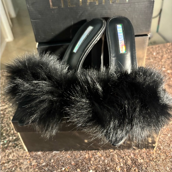 Black fur heels. Worn twice . In very good condition. - Picture 4 of 5